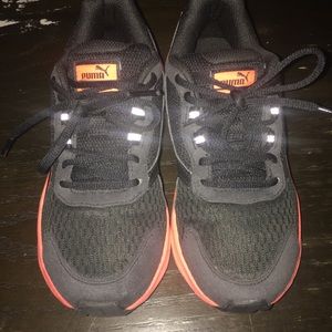 Women PUMA running shoes 7.5